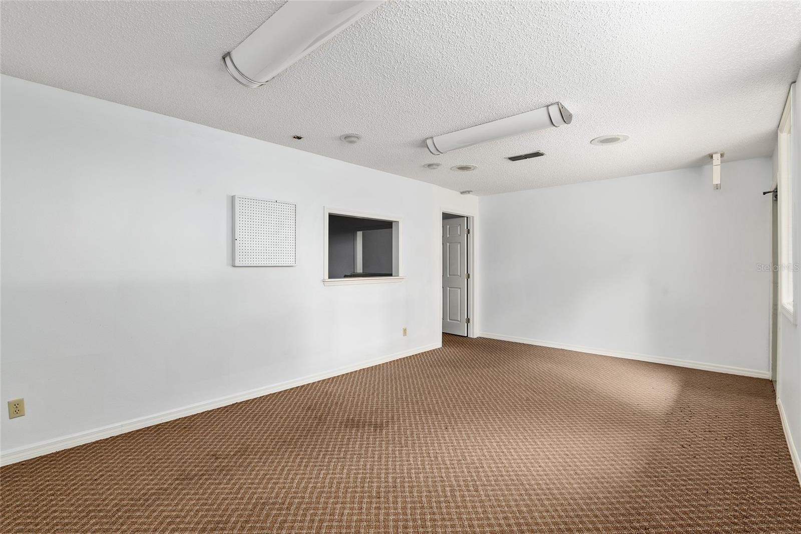 STARTING GATE OFFICE COMPLEX - Commercial Sale