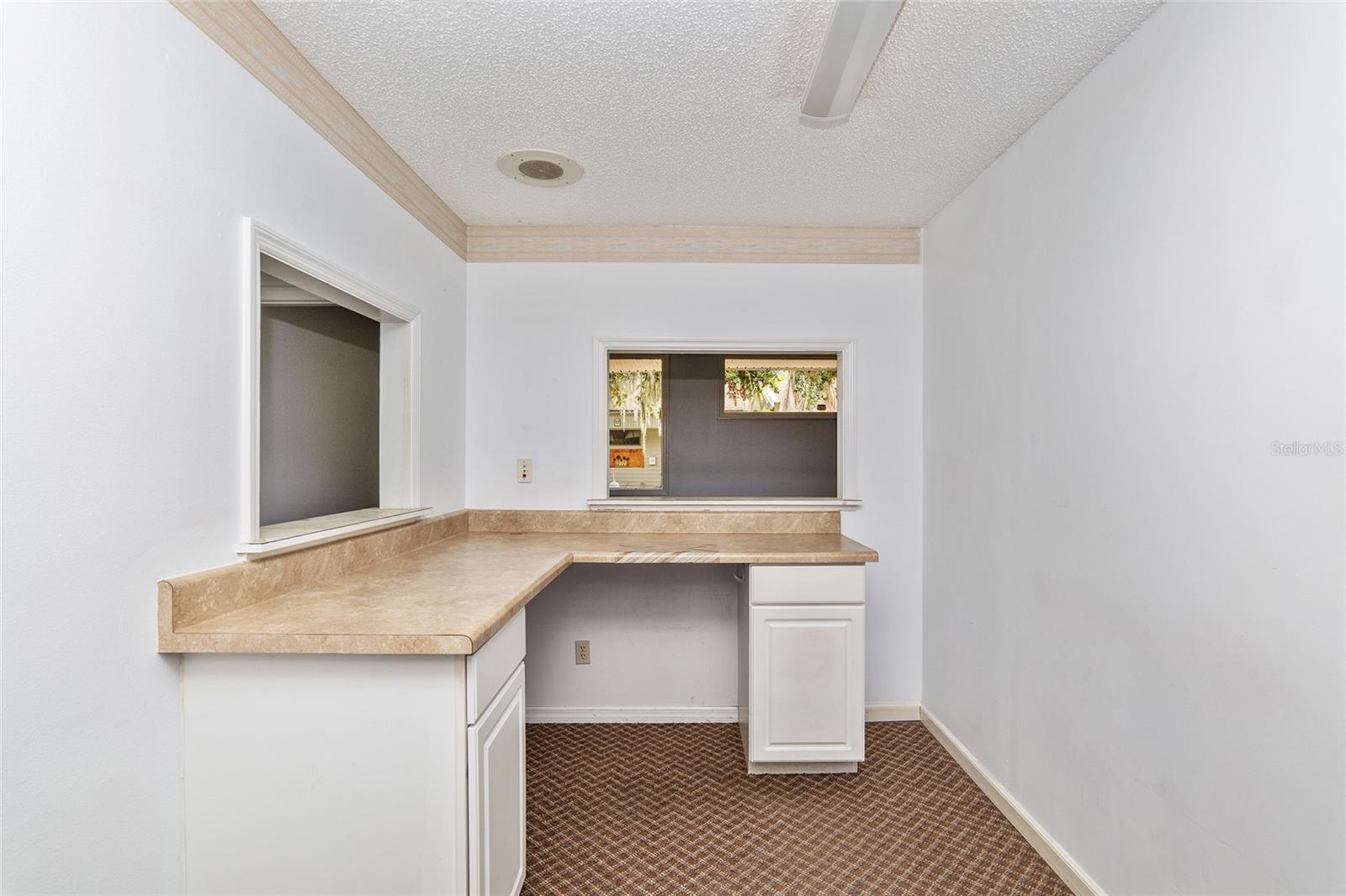 STARTING GATE OFFICE COMPLEX - Commercial Sale