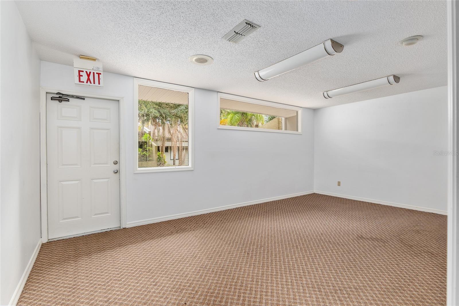STARTING GATE OFFICE COMPLEX - Commercial Sale