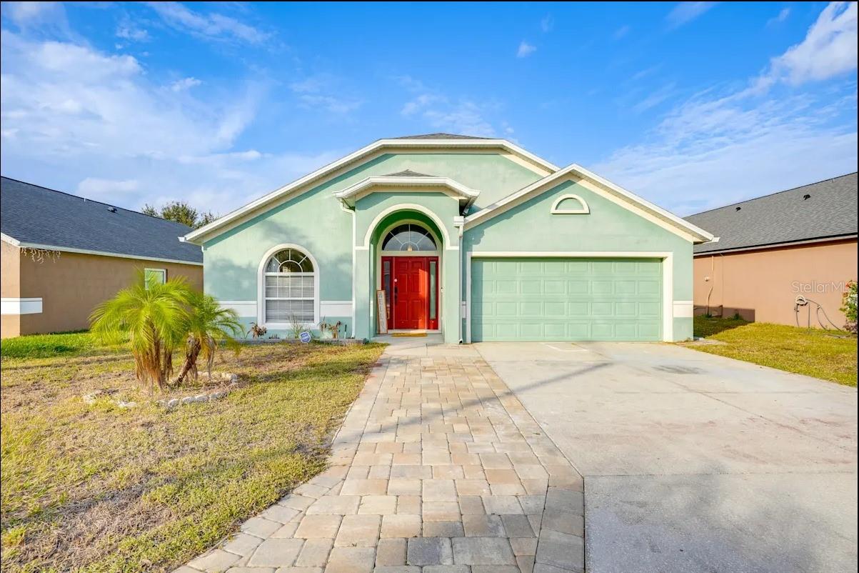 Rent includes INTERNET & SOLAR PANELS ENERGY. This gorgeous home is spacious and well kept, you are greeted with a great room and dining room. the master is off to your right with its own huge master bathroom and a modern walk in closet. This property won't last. Hurry!