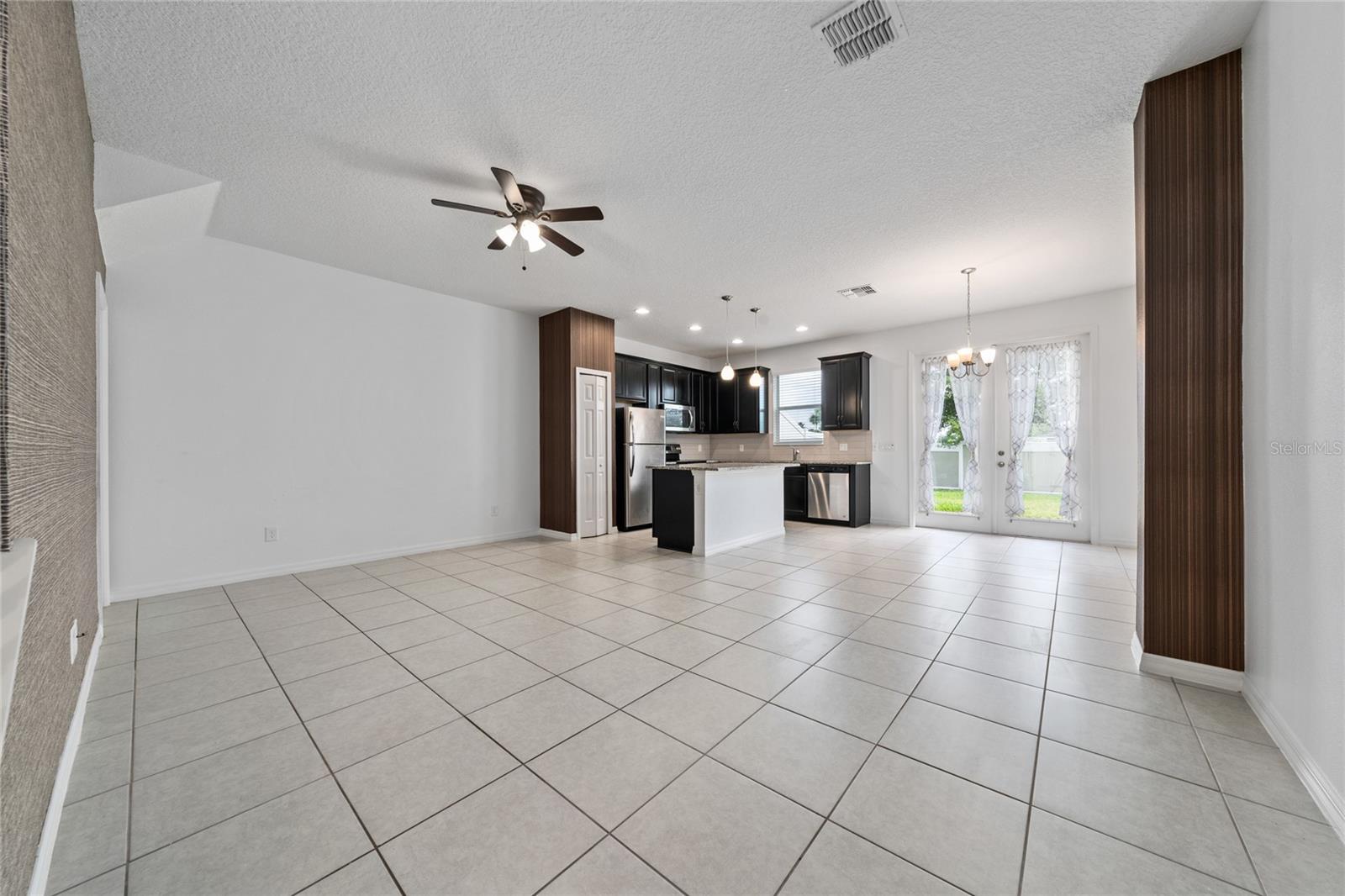 SAWGRASS LNDGS - Residential