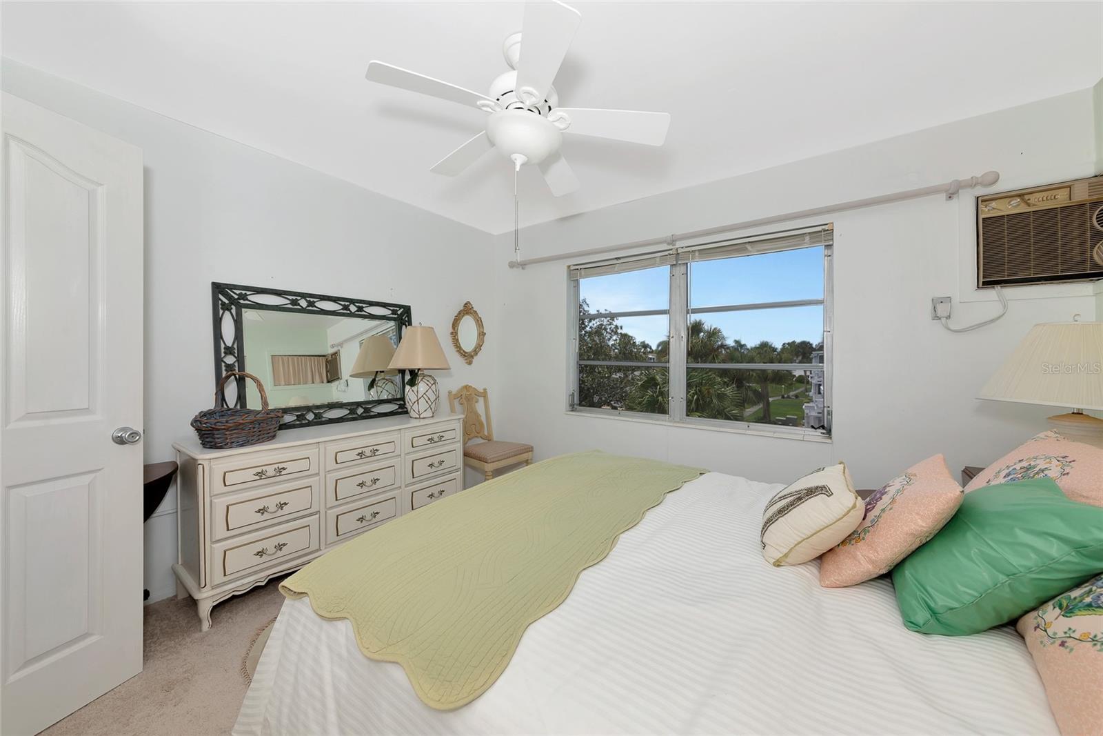 THE THIRD BAYSHORE - Residential