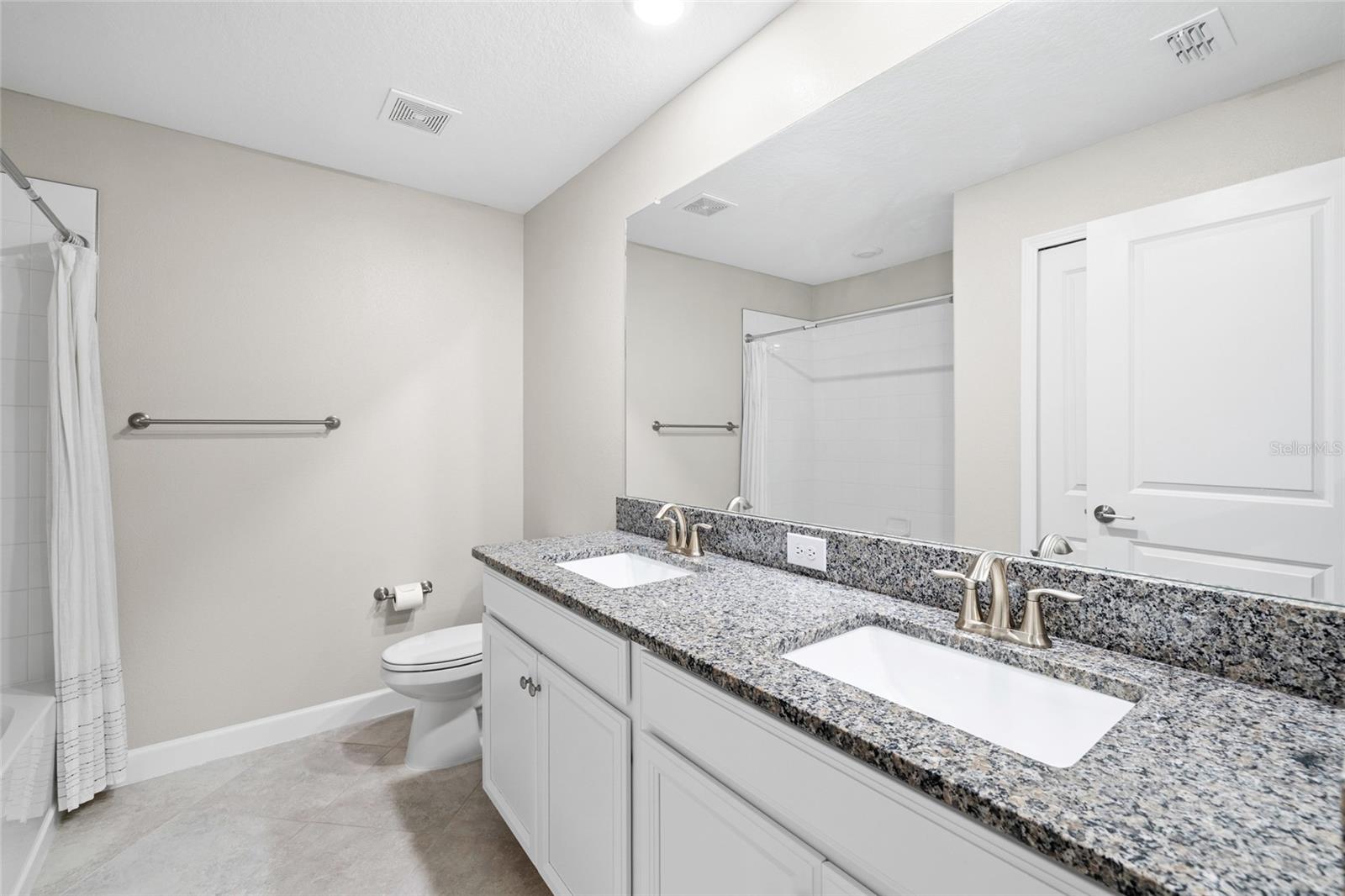 WILLOW SQUARE TWNHMS - Residential