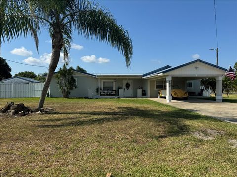 A home in LAKE WALES