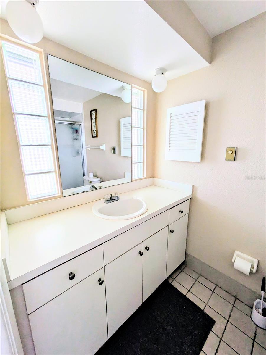 PLAZA VIEW APTS UN 04 - Residential