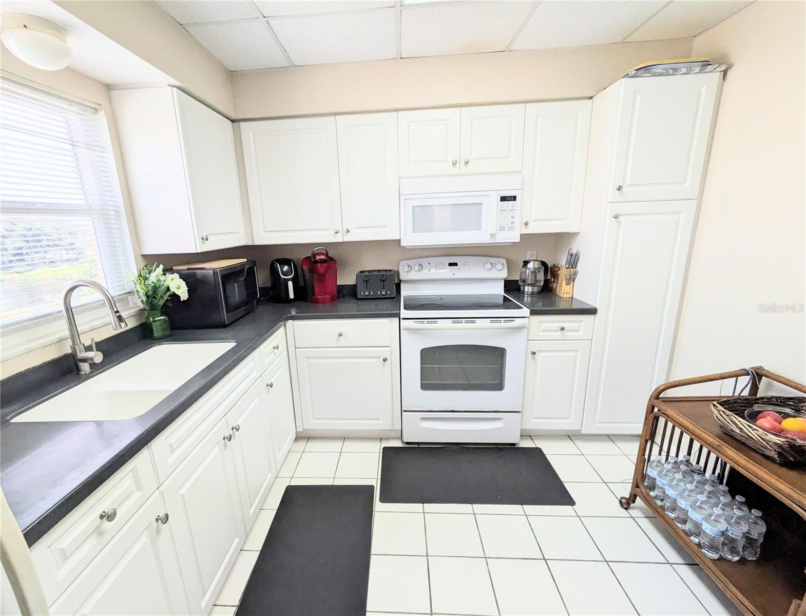 PLAZA VIEW APTS UN 04 - Residential