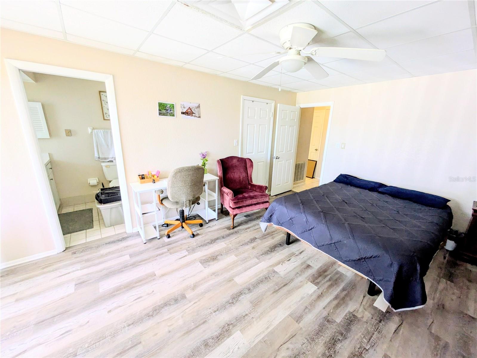 PLAZA VIEW APTS UN 04 - Residential