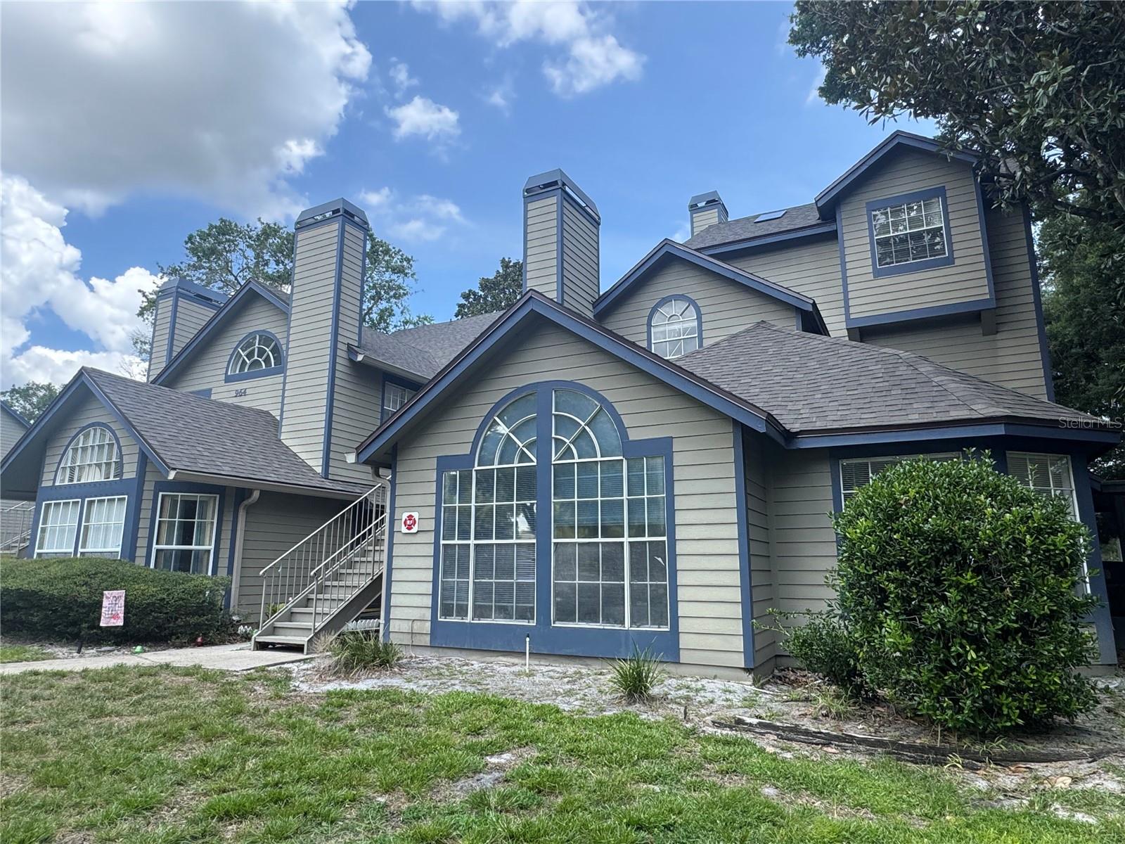 Exclusive right to show & lease. Listing Agent must be present for all showings.