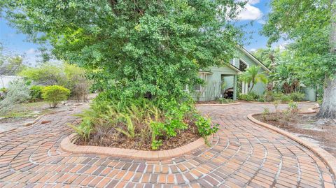 A home in LAKELAND