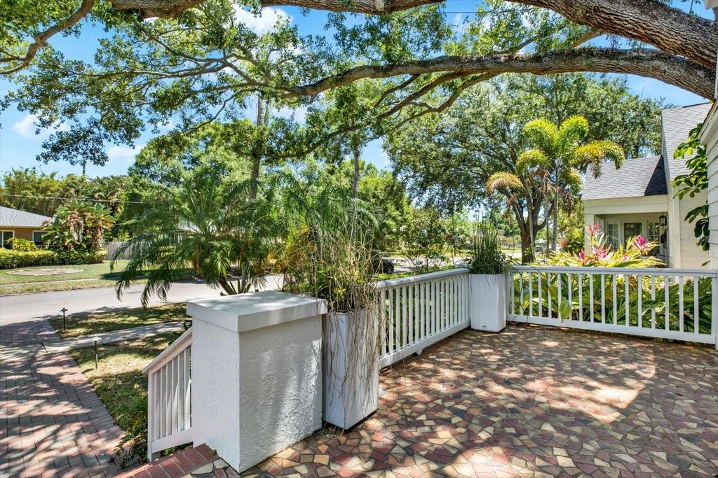 Photo of 156 21st Avenue NE, St Petersburg, FL 33704 (MLS # TB8505579)