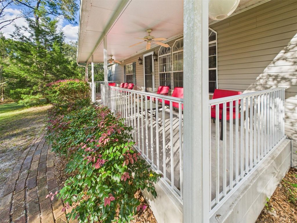 Photo of 19651 SE 92nd Place, Ocklawaha, FL 32179 (MLS # G5102247)