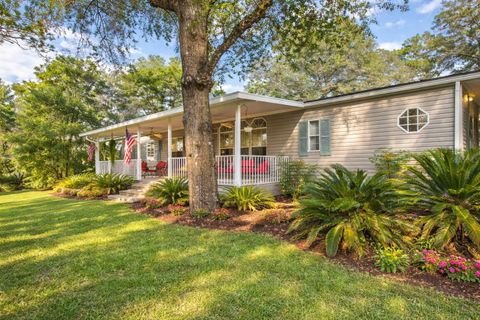 Photo of 19651 SE 92nd Place, Ocklawaha, FL 32179 (MLS # G5102247)