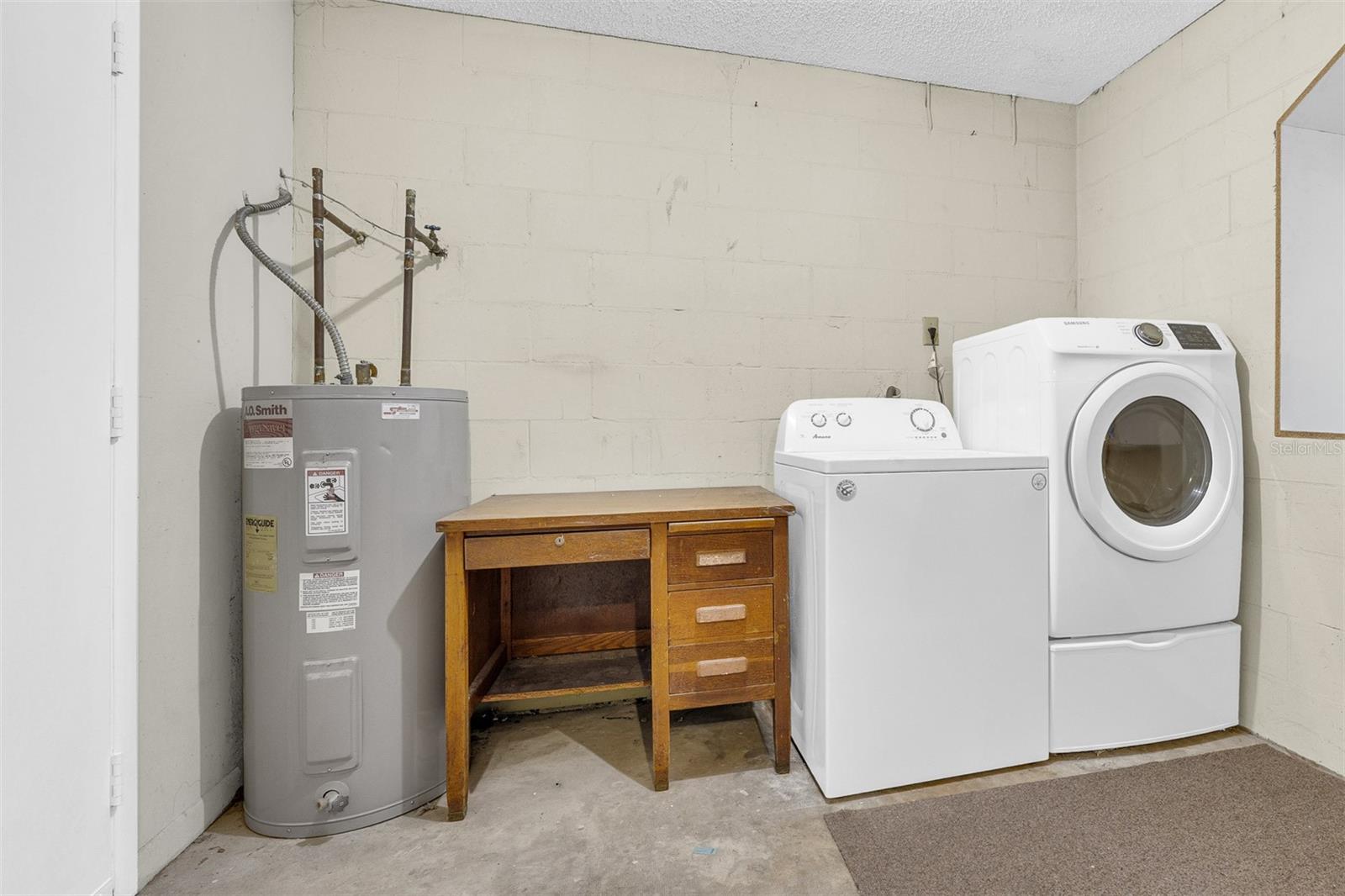 ALTALOMA HEIGHTS - Residential Lease