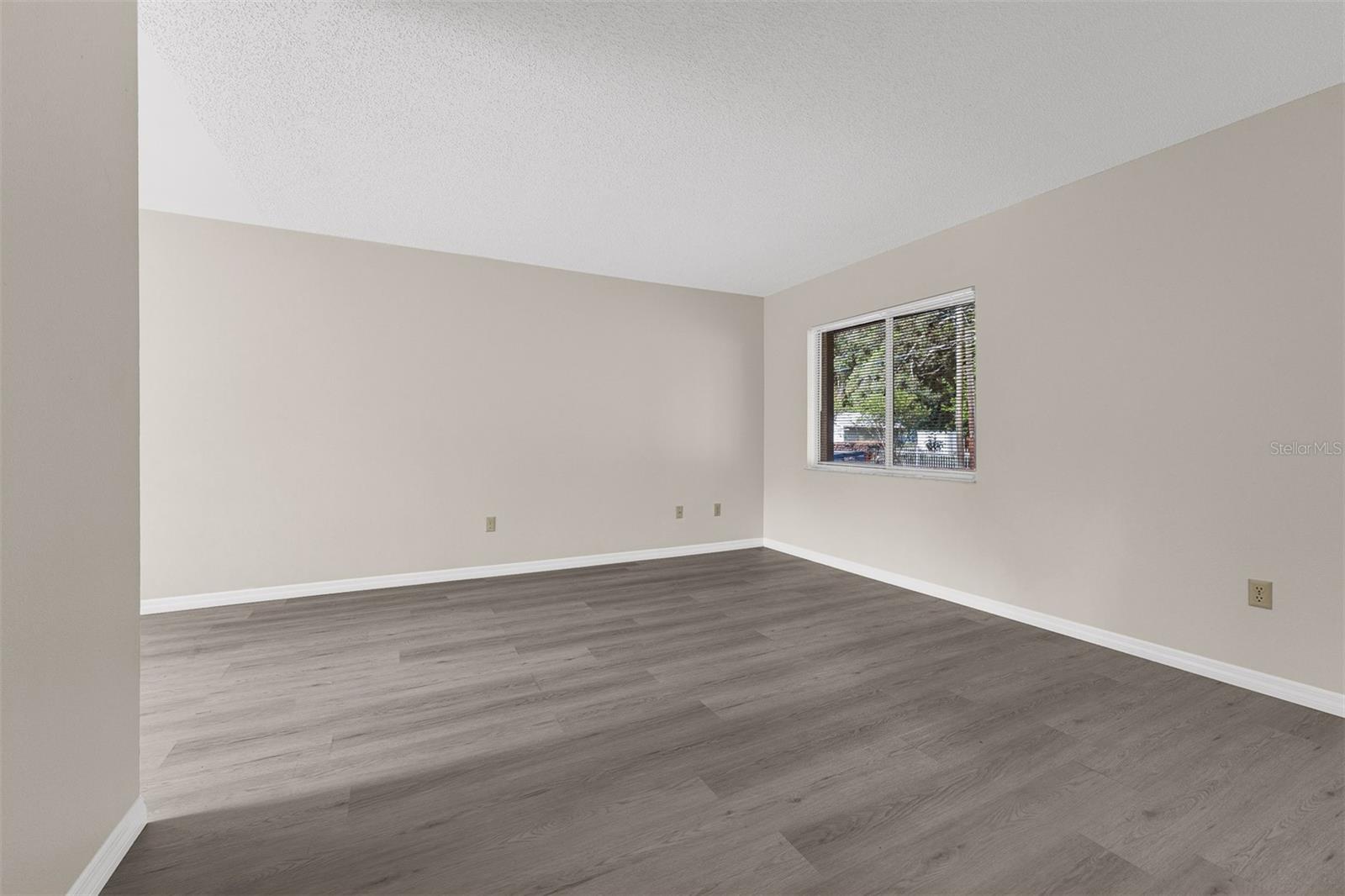 ALTALOMA HEIGHTS - Residential Lease