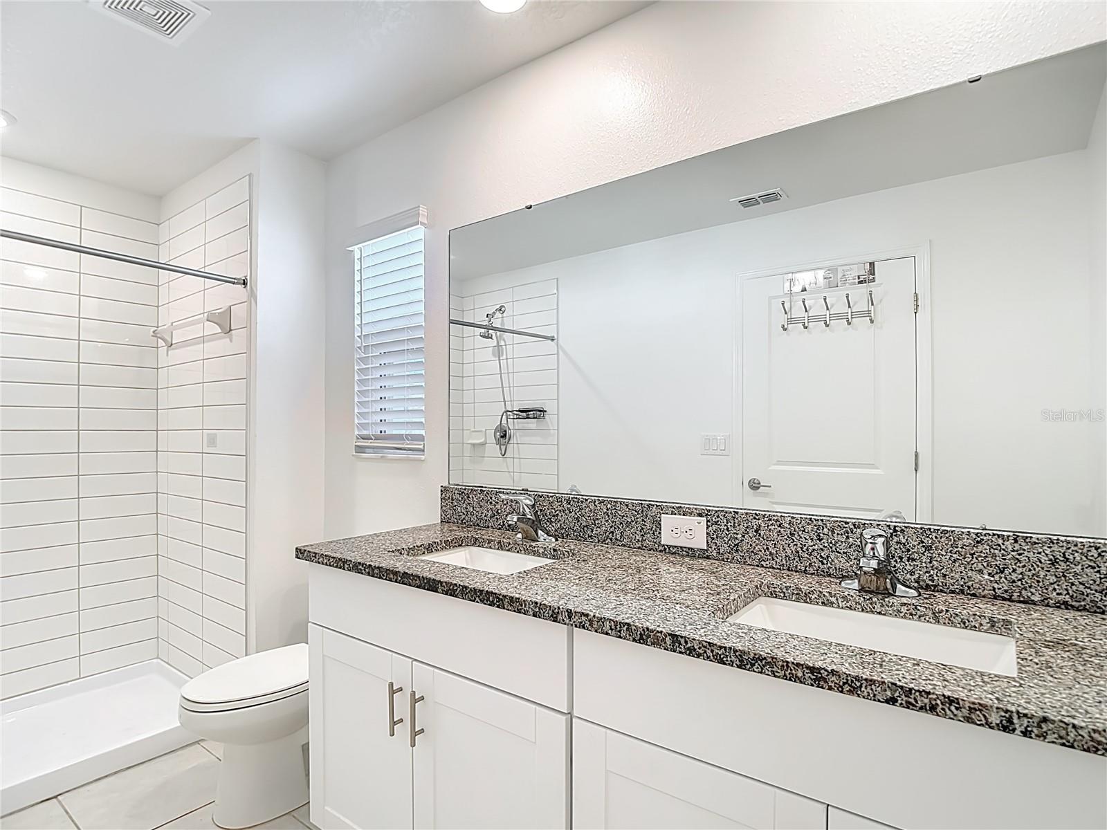 TOWNES/LK THOMAS PH 1 - Residential Lease