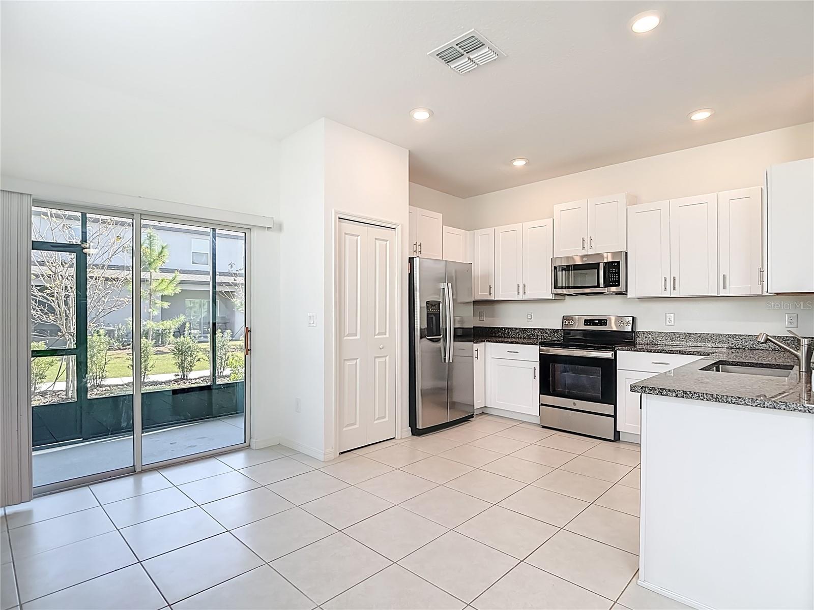 TOWNES/LK THOMAS PH 1 - Residential Lease