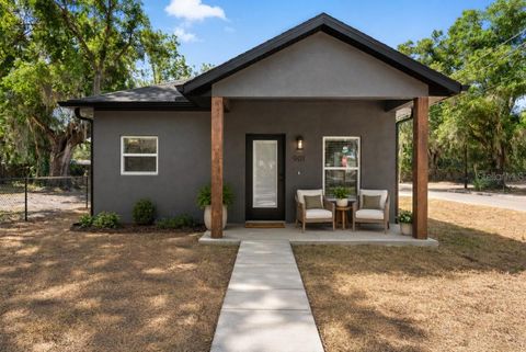 Photo of 901 E Warren Street, Plant City, FL 33563 (MLS # TB8504792)