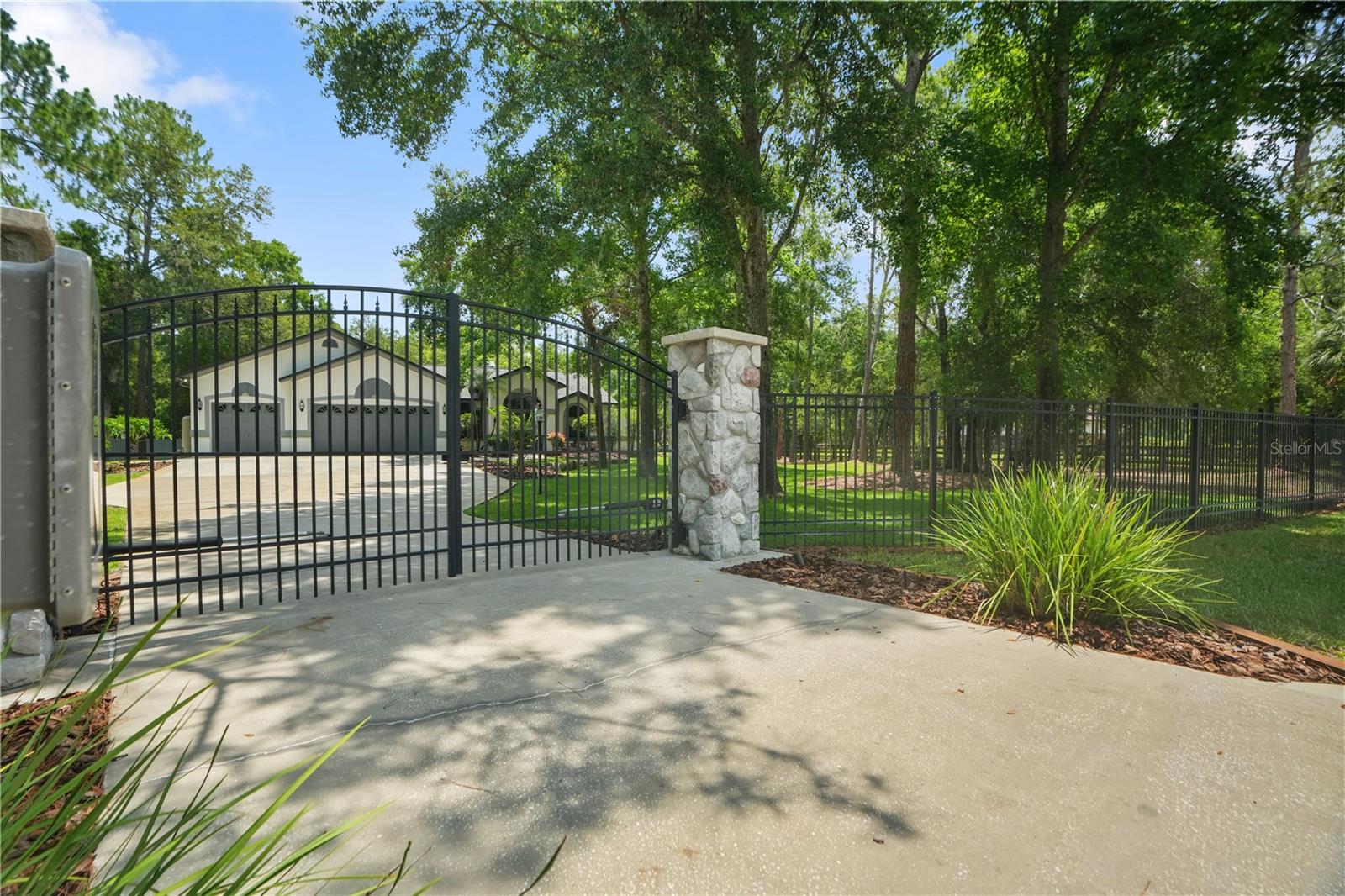 8518 QUAIL HOLLOW BOULEVARD