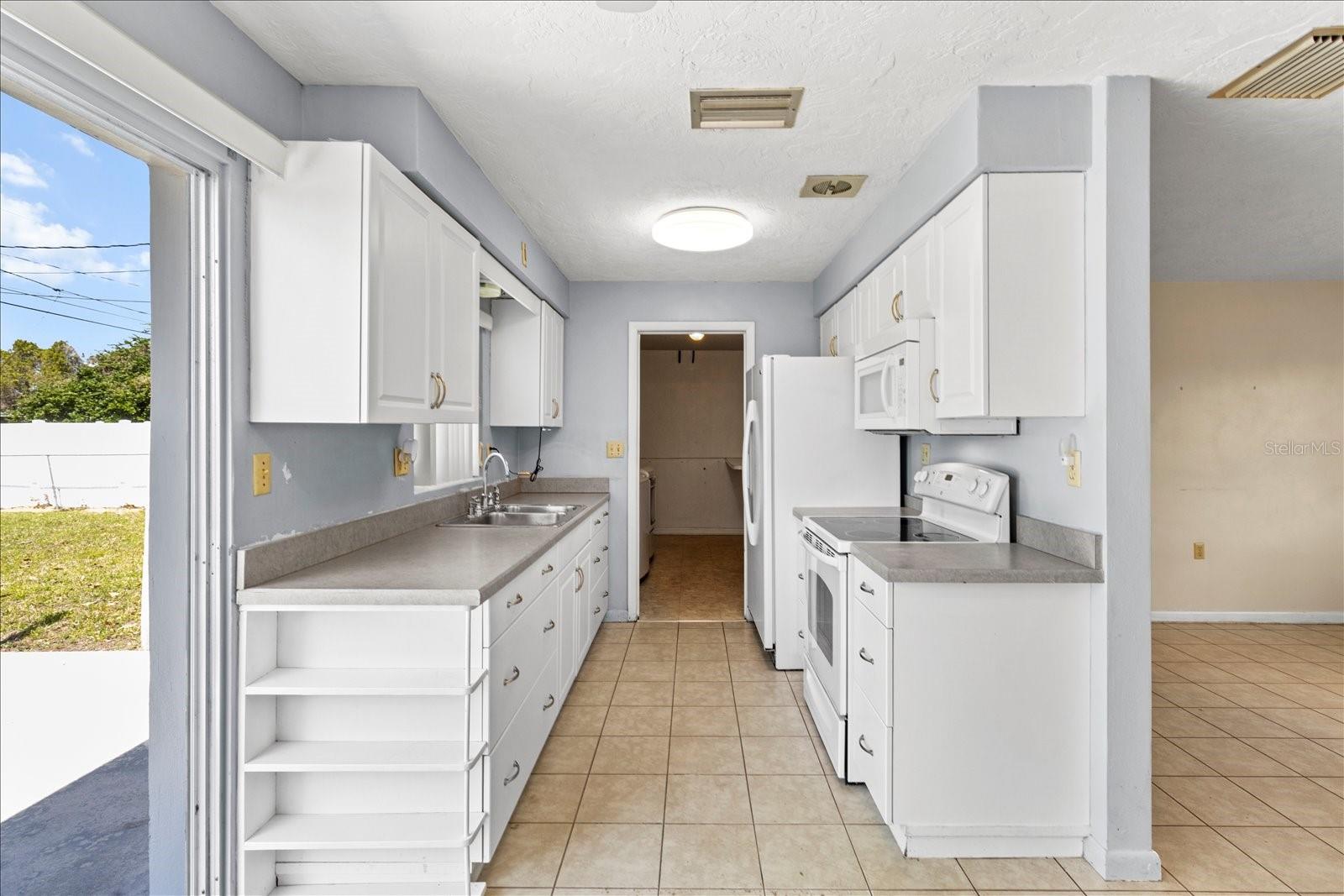 BEVERLY HILLS UNIT 06 - Residential