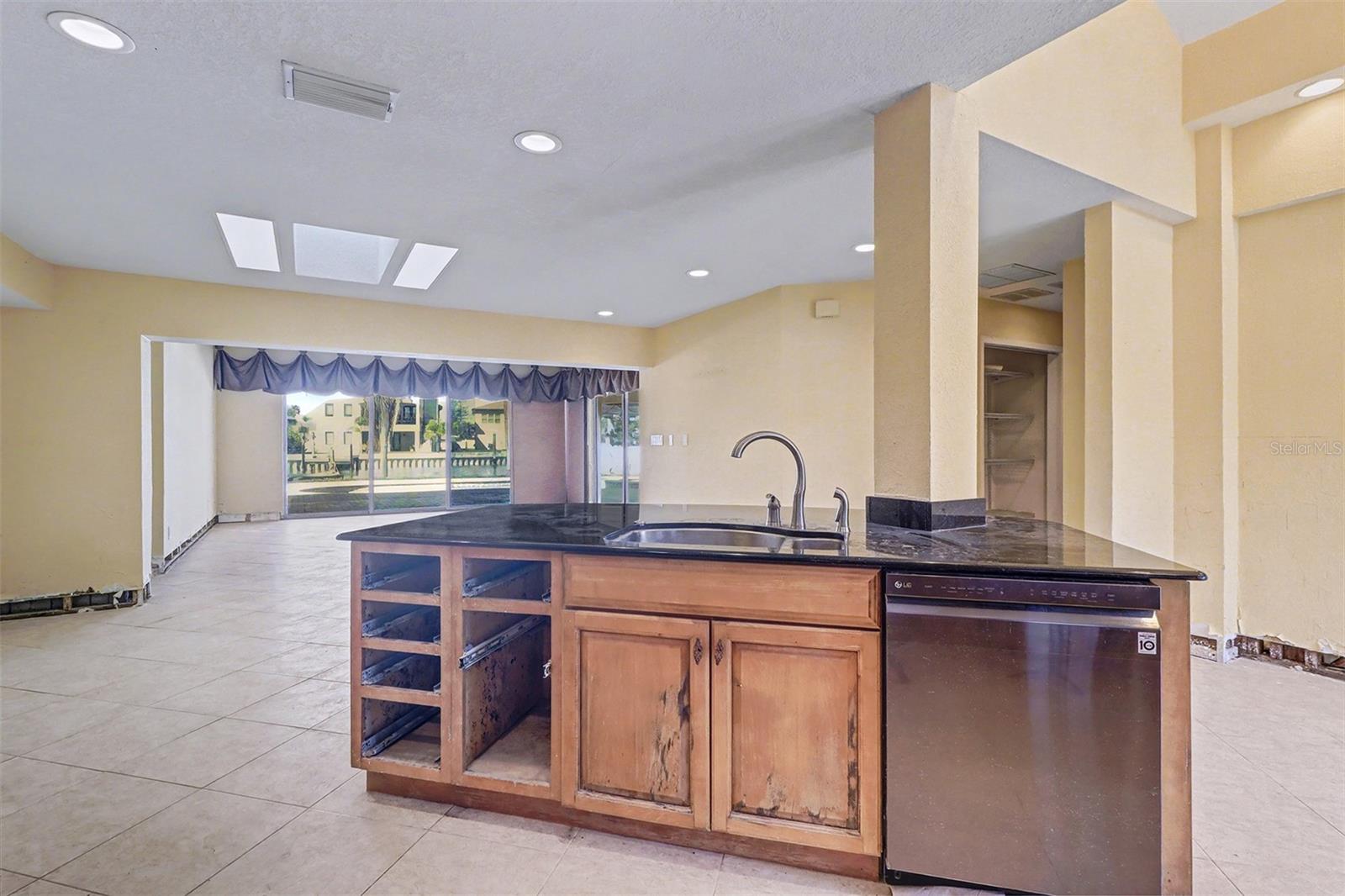 LONE PALM BEACH 3RD ADD - Residential