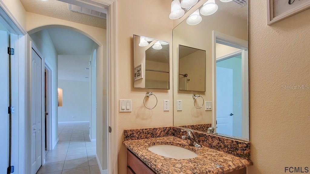 HIDDEN LAKES - Residential Lease