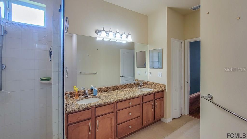 HIDDEN LAKES - Residential Lease