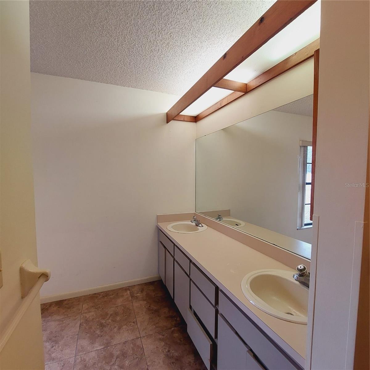 COUNTRY AIRE PH ONE - Residential