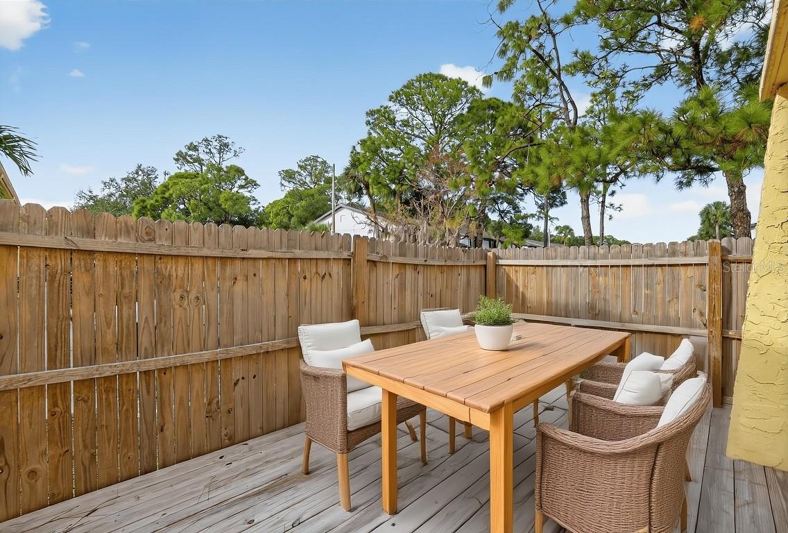 THE GREENS OF TOWNN COUNTRY - Residential