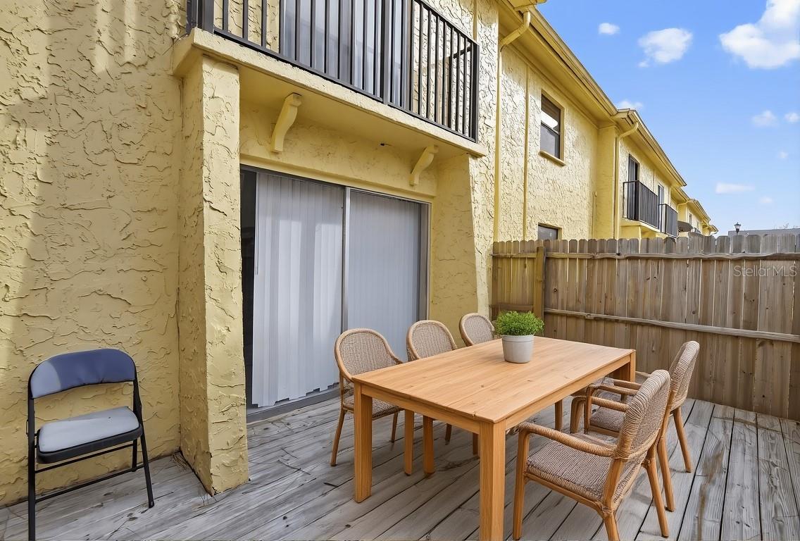 THE GREENS OF TOWNN COUNTRY - Residential