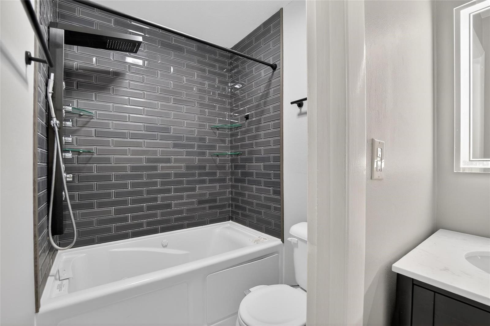 THE GREENS OF TOWNN COUNTRY - Residential