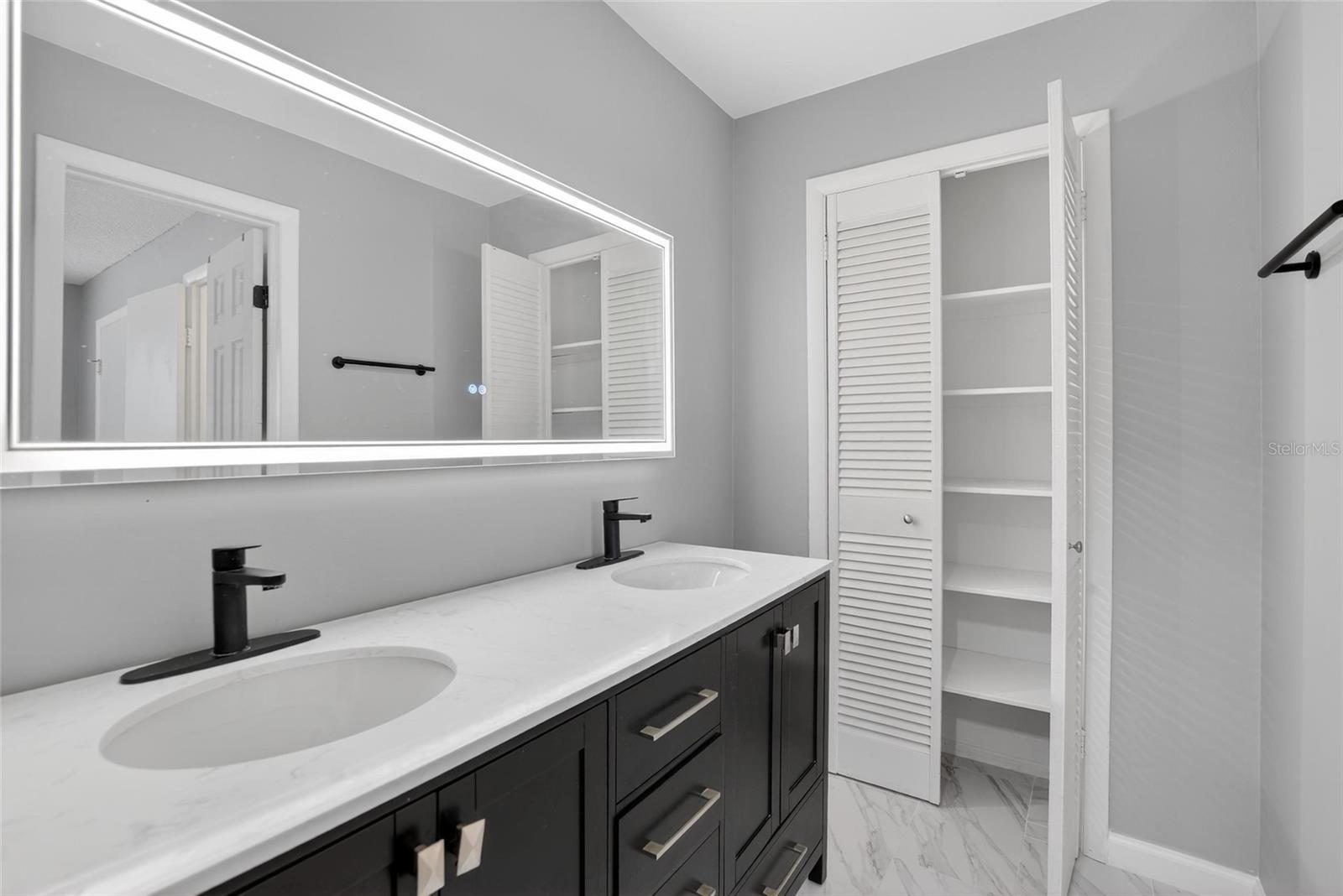 THE GREENS OF TOWNN COUNTRY - Residential