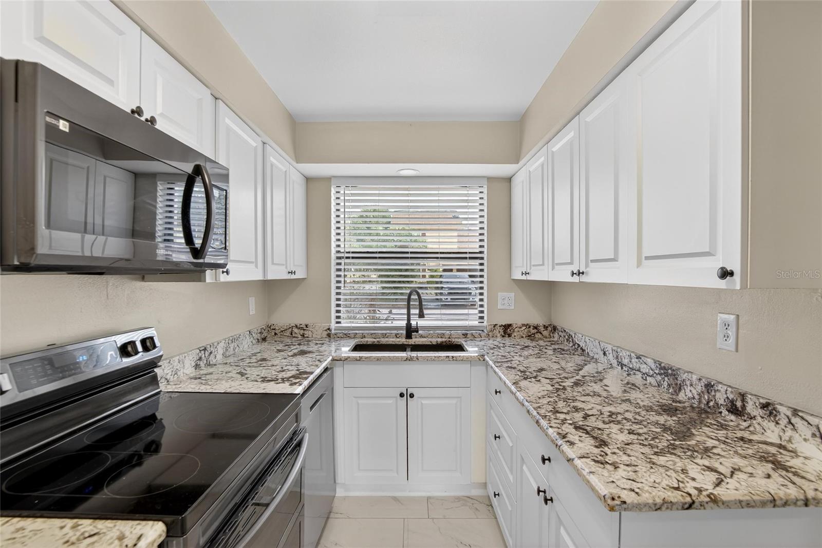 THE GREENS OF TOWNN COUNTRY - Residential