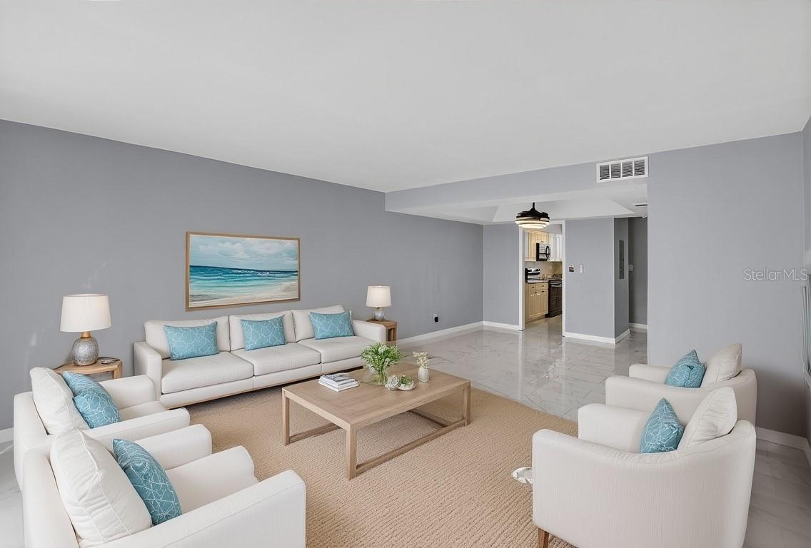 THE GREENS OF TOWNN COUNTRY - Residential