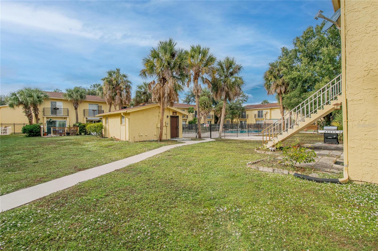 THE GREENS OF TOWNN COUNTRY - Residential