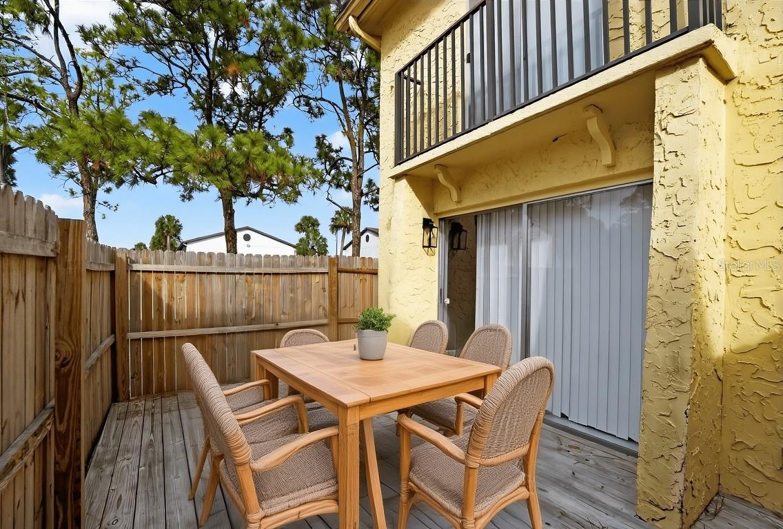 THE GREENS OF TOWNN COUNTRY - Residential