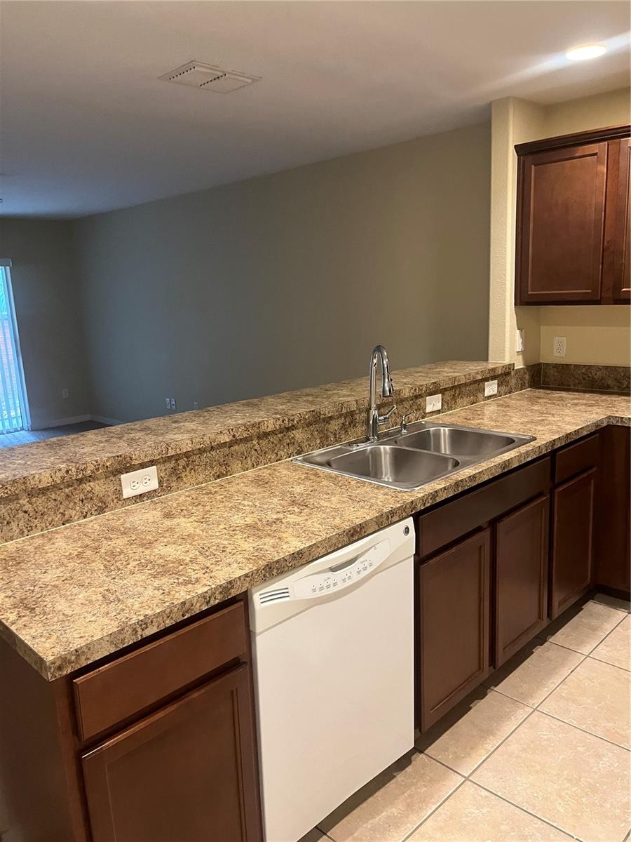 AMBERLEE TWNHMS - Residential