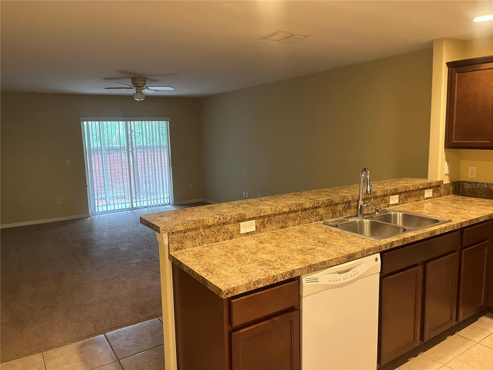 AMBERLEE TWNHMS - Residential