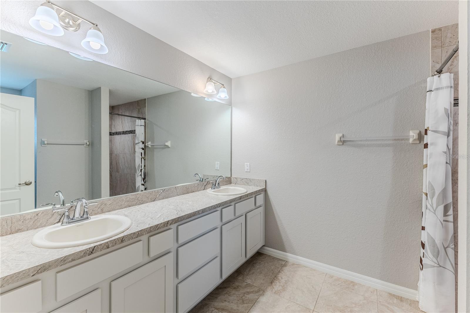 ROYAL HIGHLANDS - Residential