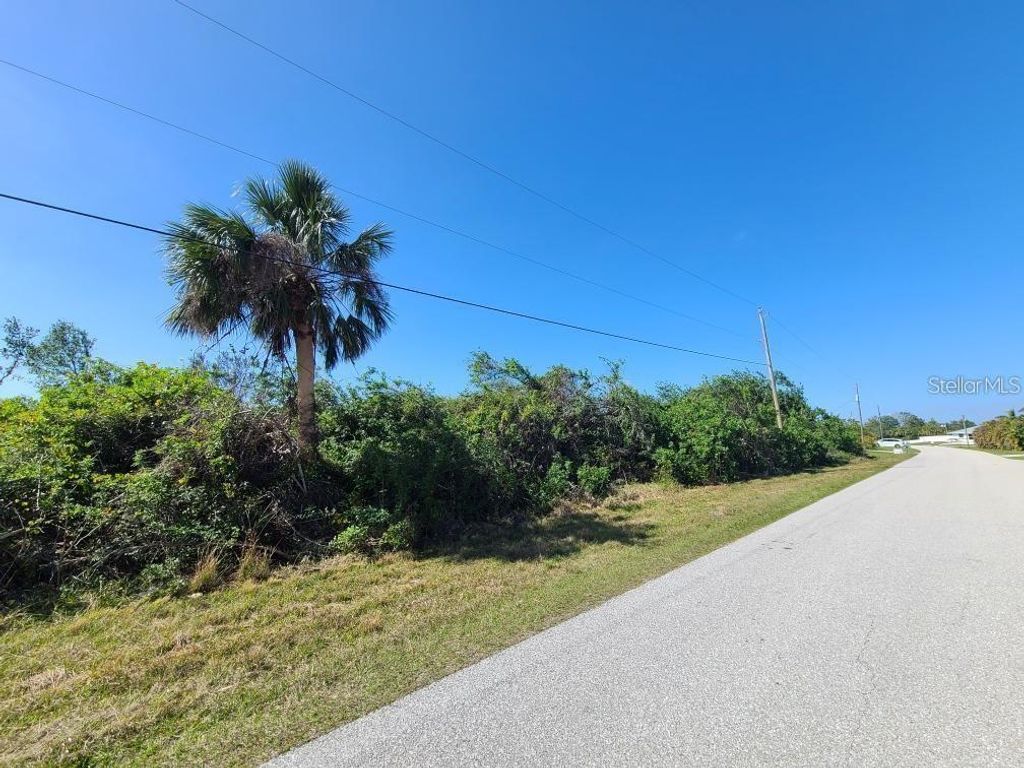 Photo of 6441 Roberta Drive, Englewood, FL 34224 (MLS # A4665276)
