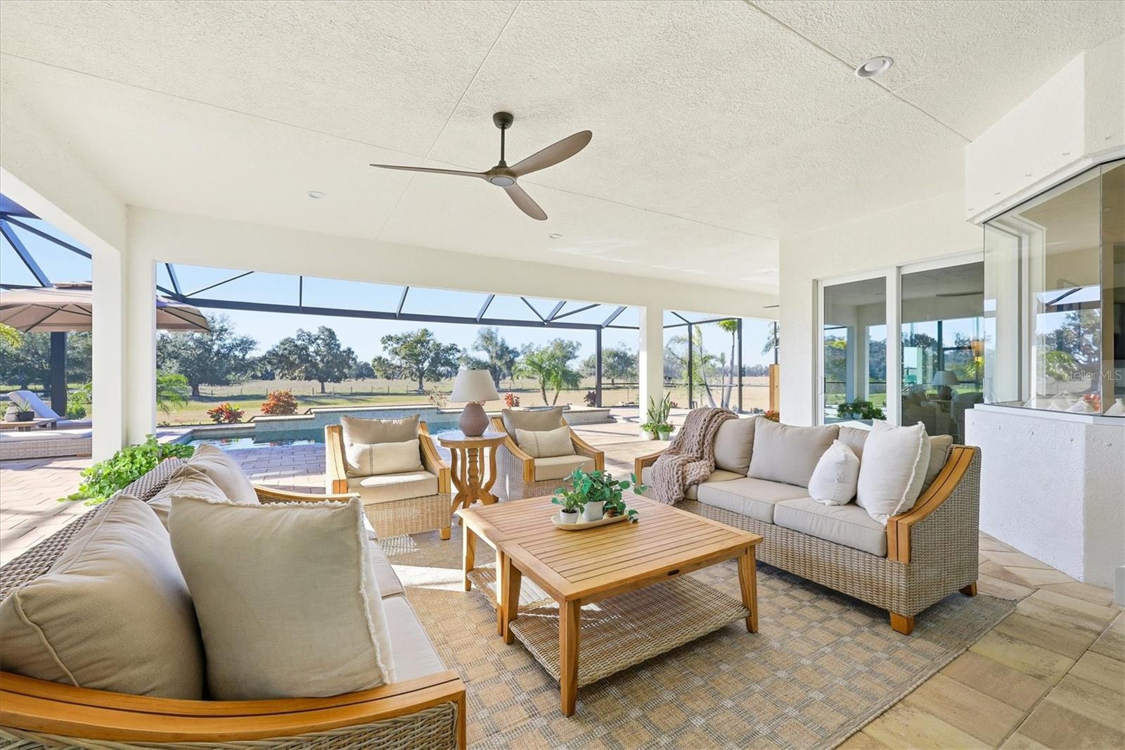 HAMPTON LAKES - Residential