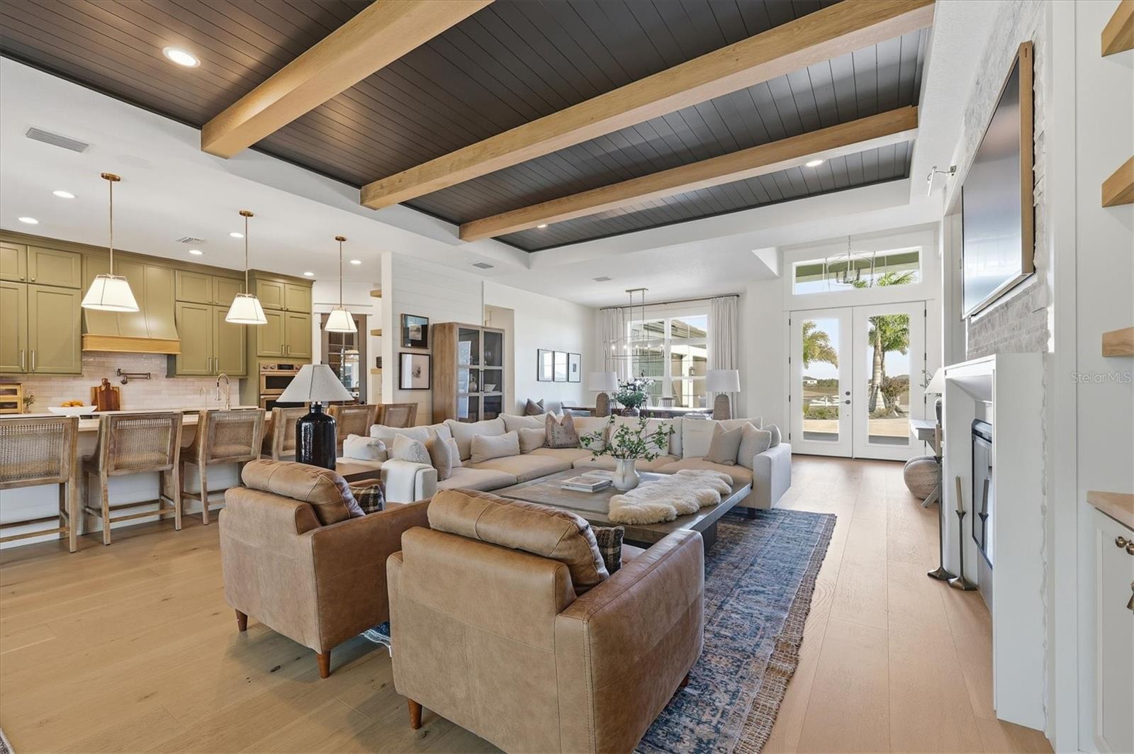 HAMPTON LAKES - Residential