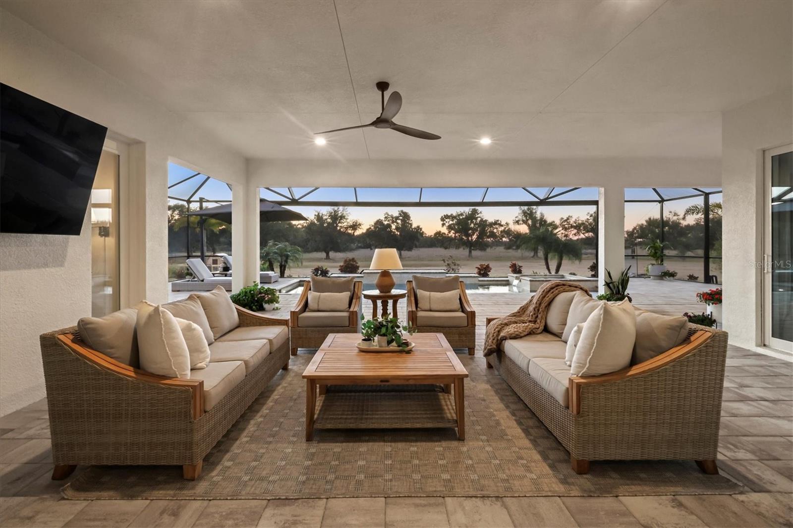 HAMPTON LAKES - Residential