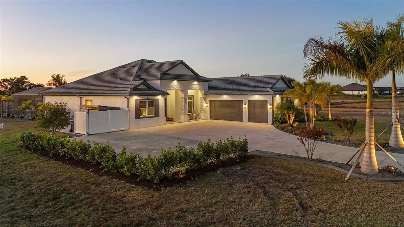 HAMPTON LAKES - Residential