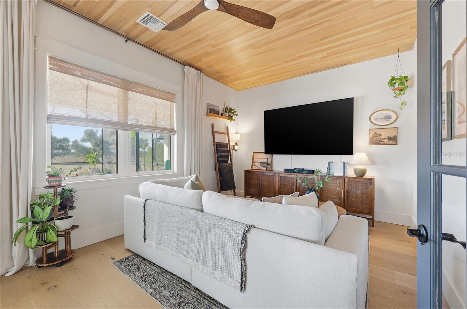 HAMPTON LAKES - Residential