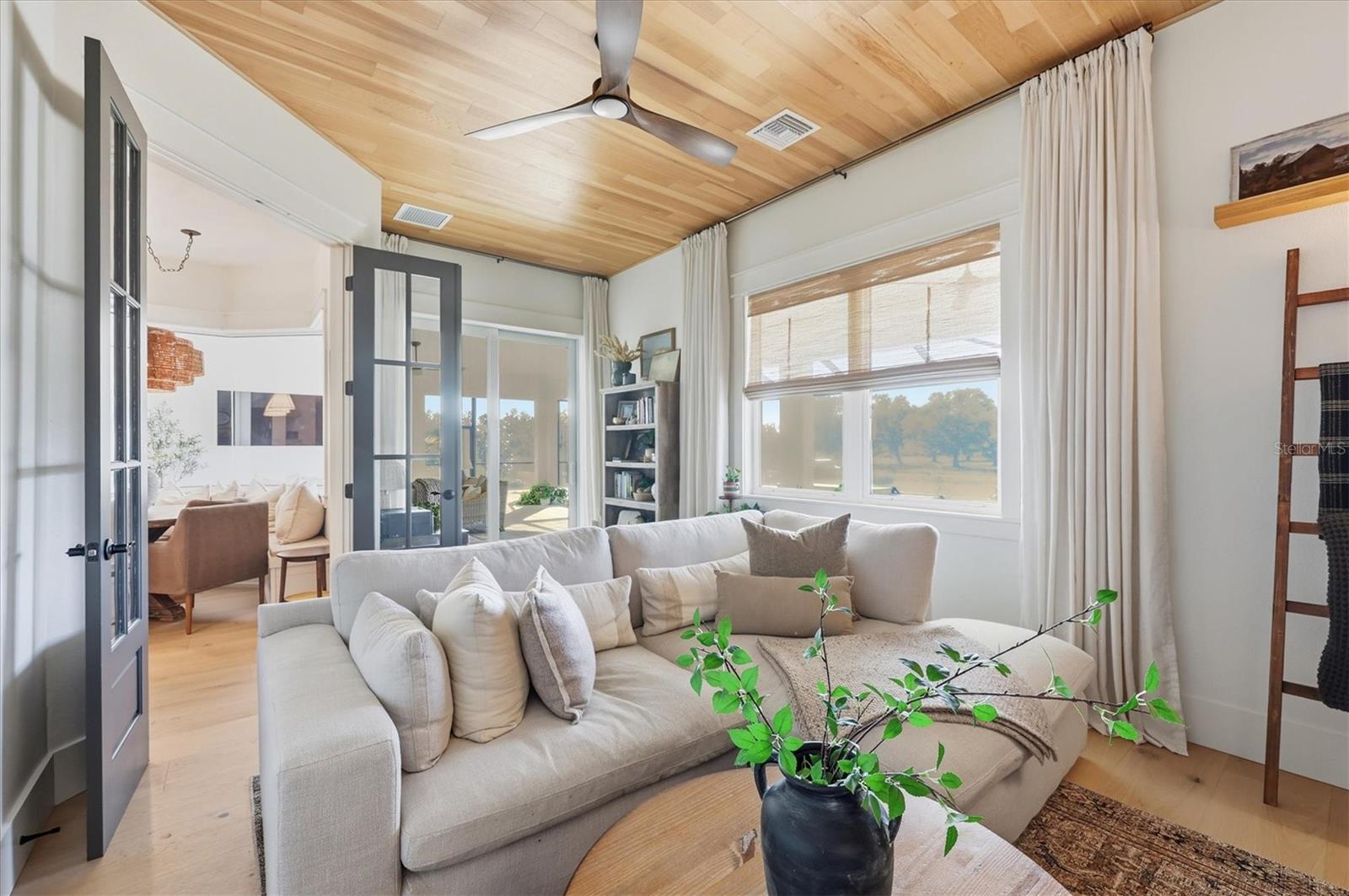 HAMPTON LAKES - Residential