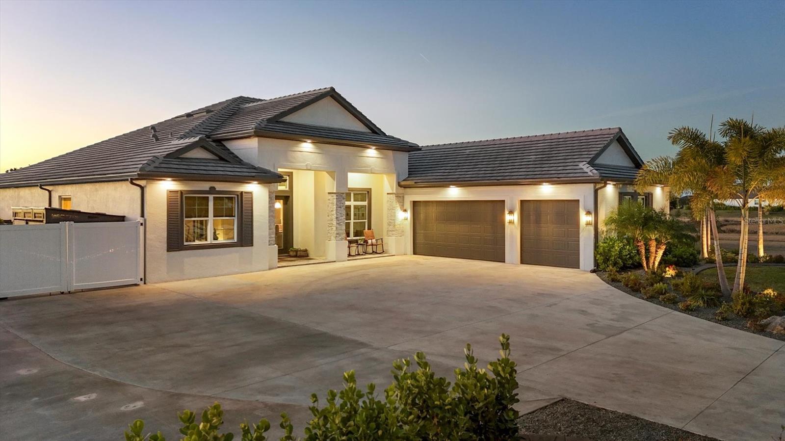 HAMPTON LAKES - Residential