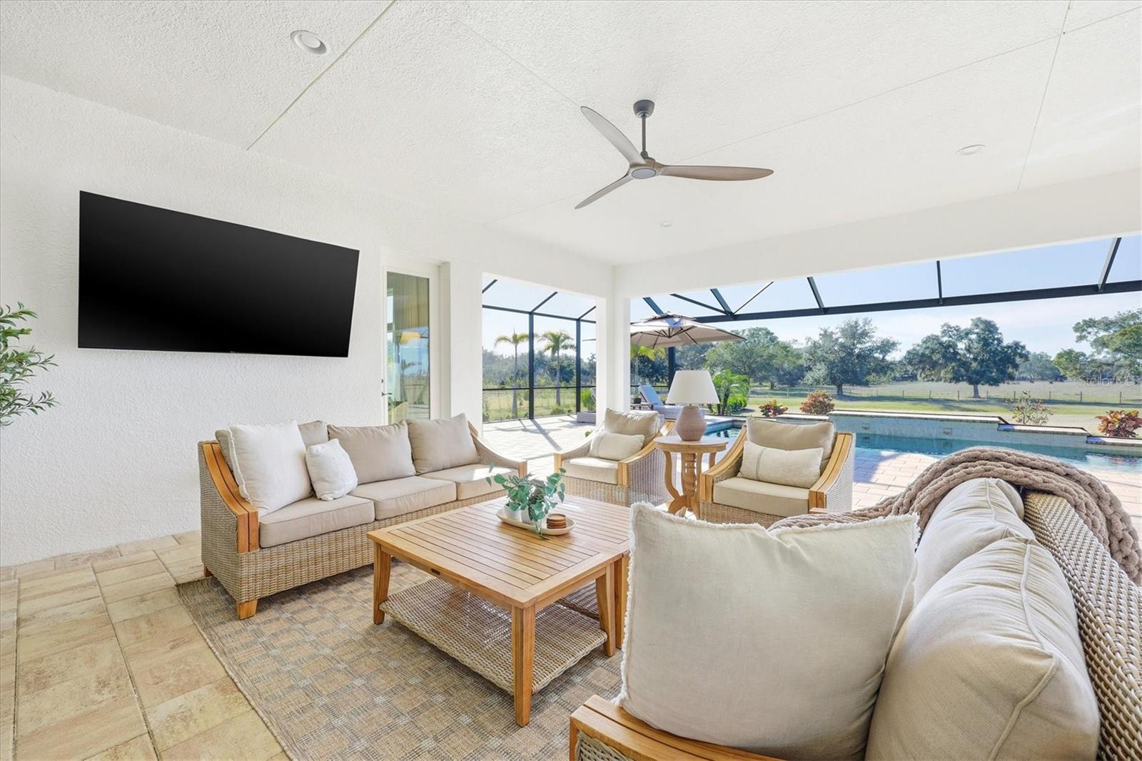 HAMPTON LAKES - Residential