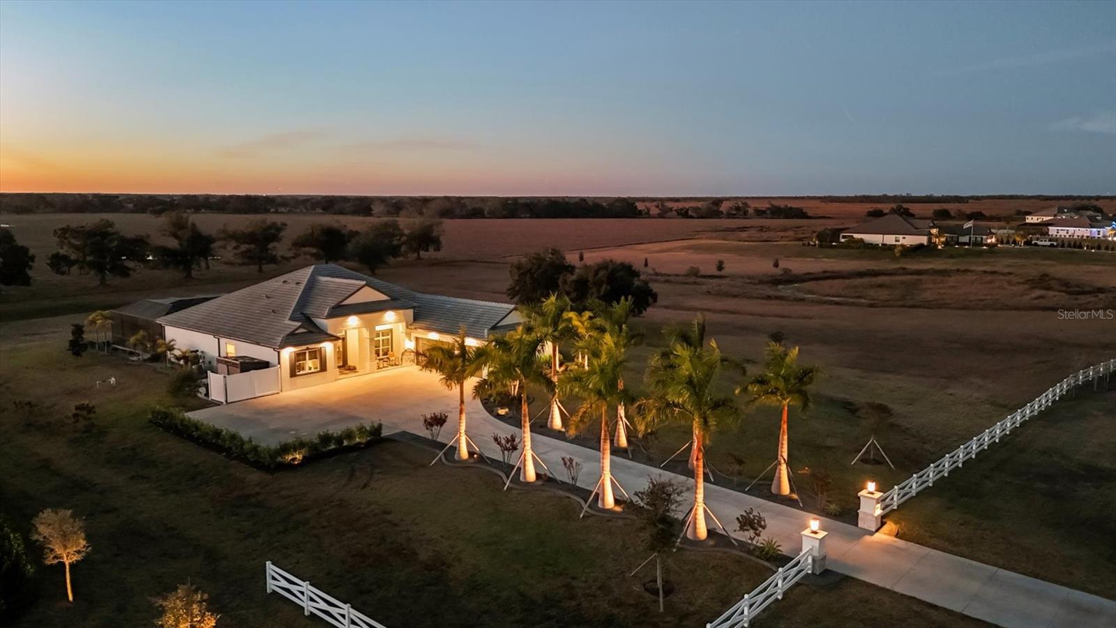 HAMPTON LAKES - Residential