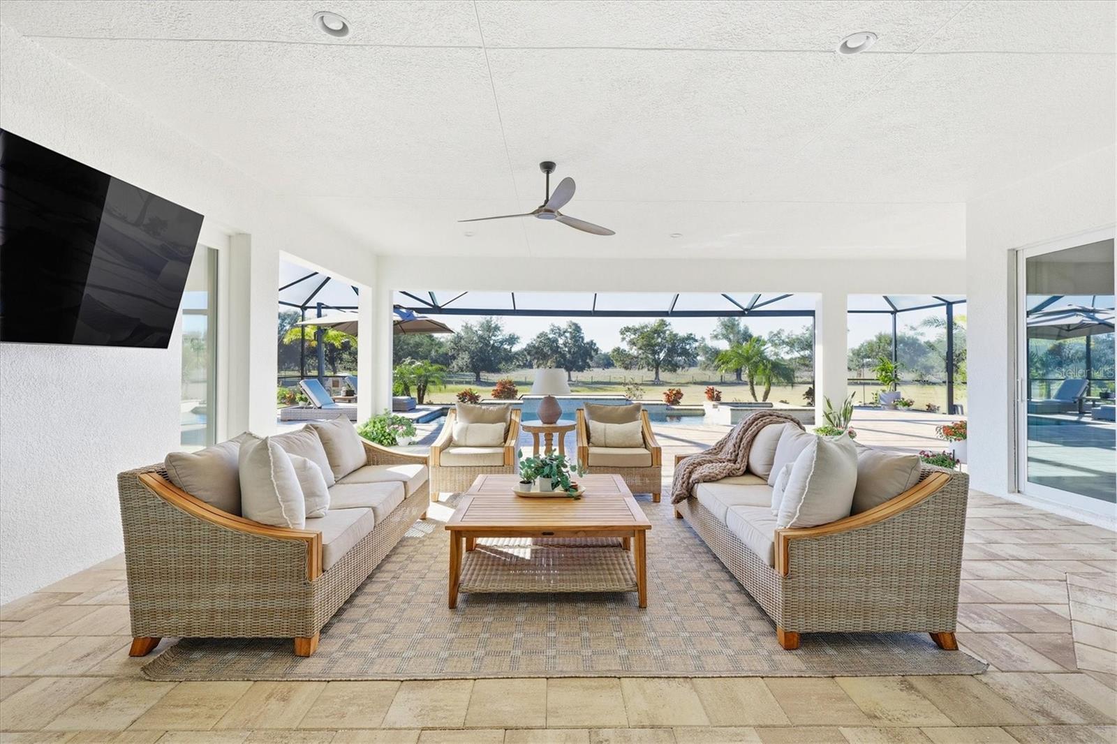 HAMPTON LAKES - Residential