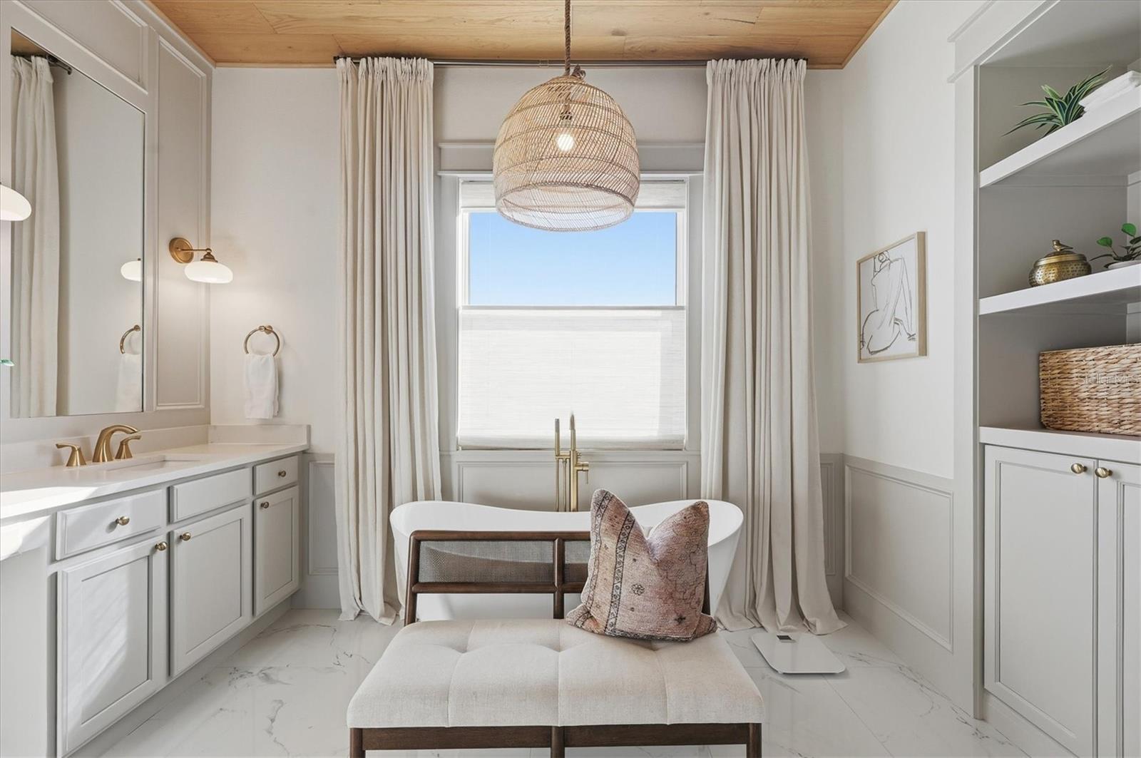 HAMPTON LAKES - Residential